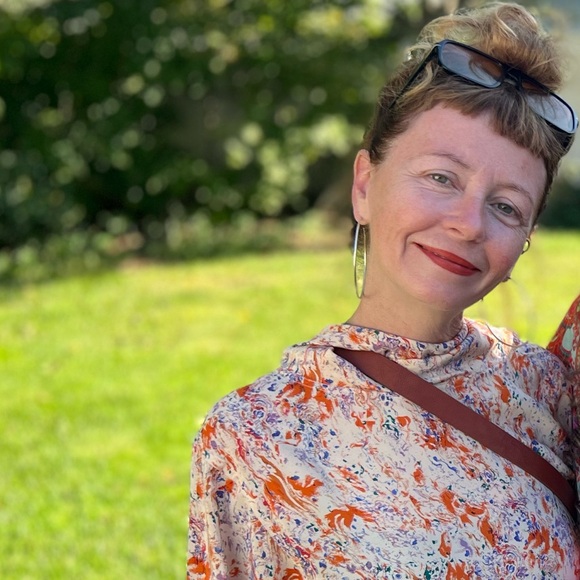 Meet your Posher, Jenn - Picture 4 of 4